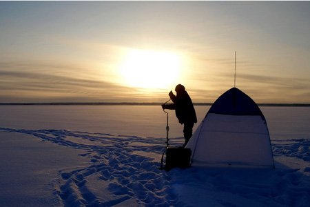 Как обогреваться зимой во время рыбалки на льду